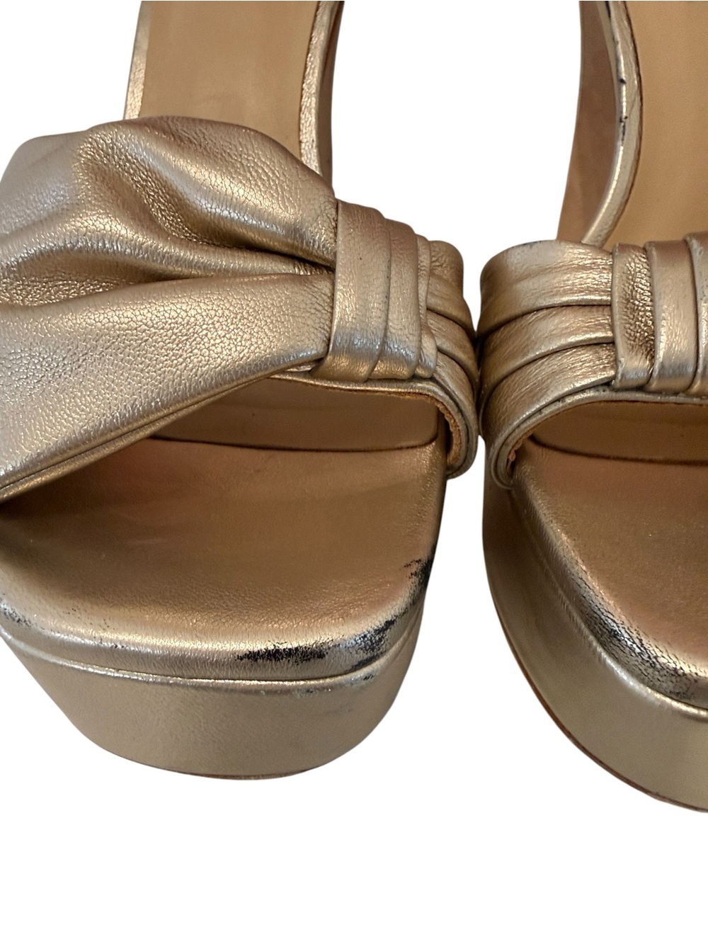 Badgley Mischka Metallic Gold Platform Knot Bow Sandals Size 8 Pre Loved - Picture 8 of 11